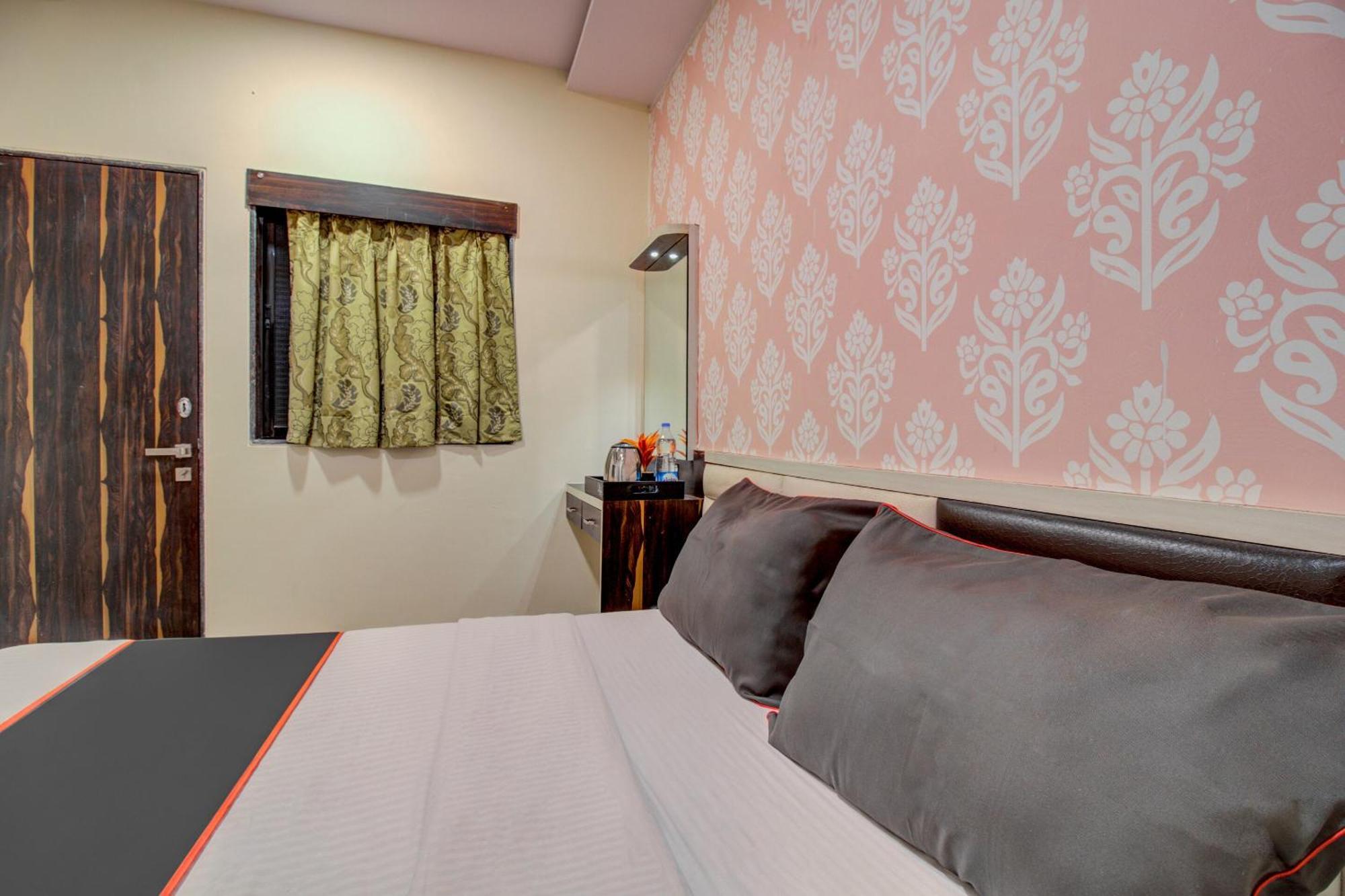 Collection O Golden Tulipz Boutique Hotel Mumbai Exterior photo